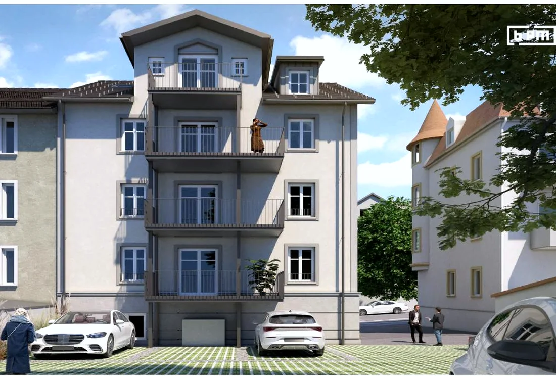 Bodmanstraße 42 von der Gartenseite — Balkone, Stellplätze und begrünte Fläche